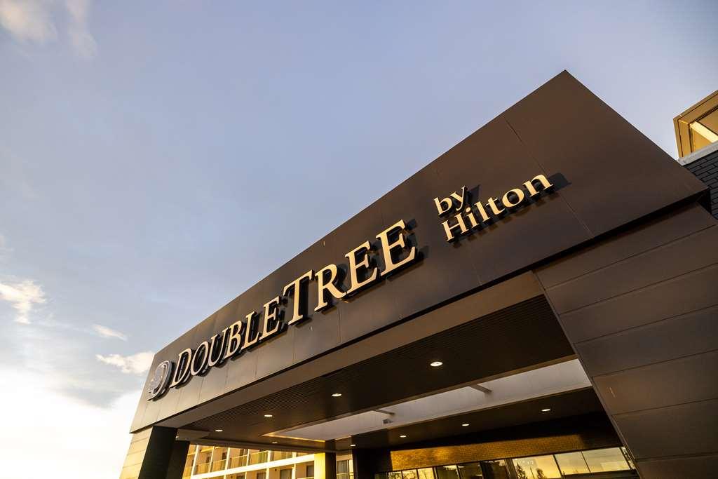 Doubletree By Hilton Calgary North Hotell Exteriör bild