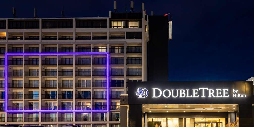 Doubletree By Hilton Calgary North Hotell Exteriör bild