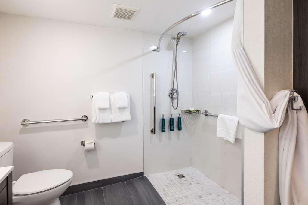 Doubletree By Hilton Calgary North Hotell Exteriör bild