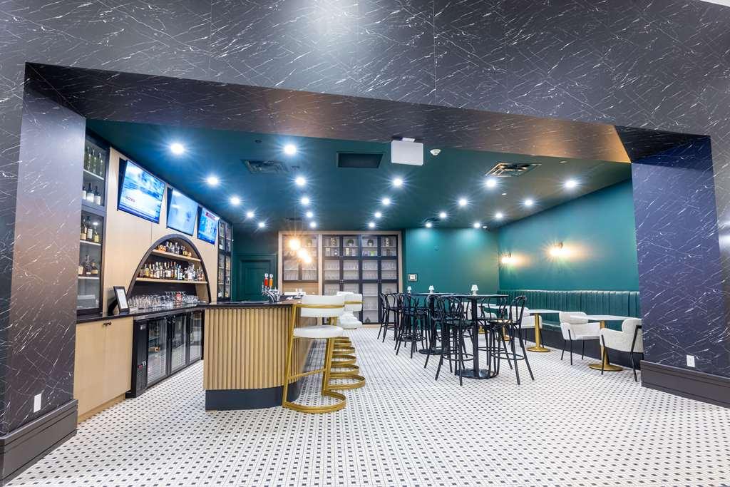 Doubletree By Hilton Calgary North Hotell Restaurang bild